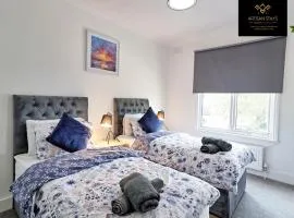 Deluxe Apartment in Southend-On-Sea by Artisan Stays I Free Parking I Sleeps 5