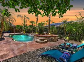 Paradise private resort with waterfall pool, rumah percutian di Coachella