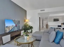 Stunning Beach Resort Large 4BR 3BA Condo 24 FL