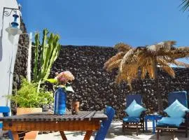 Stylish getaway with secluded Patio in lava Finca