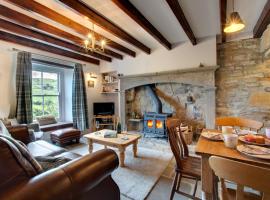 Wardell Hall Cottage, hotel with parking in Feetham