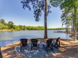 Lakefront Oconee Vacation Rental with Patio and Views!, хотел в Грийсбъро