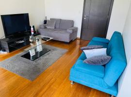 SUITE MODERNA EN QUITO, hotel with parking in Quito