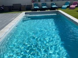 jolie villa avec piscine, semesterhus i Saint-Maximin-la-Sainte-Baume