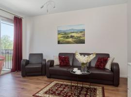 Comfy Apartment with Parking & Balcony by Renters, hotel amb aparcament a Wrocław