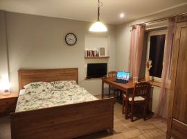 Wypoczynkowy domek całoroczny, hotel keluarga di Domatowo