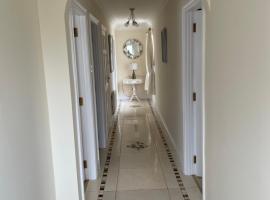 Hillside House- Pine View, hotel v destinaci Ballinamuck