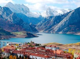 Piso en Picos de Europa - Riaño Licencia VUT-LE-818, hotel em Riaño