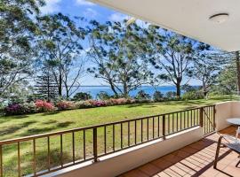 Kamillaroi Walk to restaurants cafes and beach，位于尼尔森湾的酒店