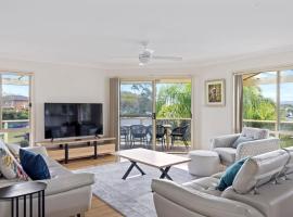 pet friendly - Views- Meters to the Beach & Anchorage Port Stephens, casa a Corlette