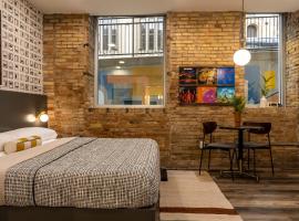 5 King Bed Suites at The Finnley Hotel in DT GR, bed and breakfast en Grand Rapids