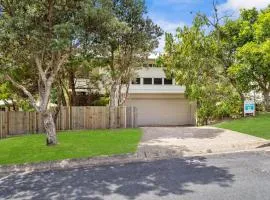 Banksia Beach House by Discover Stradbroke
