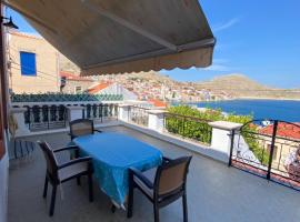 Traditional Villa Christos & Tholos In Chalki – hotel w mieście Chalki