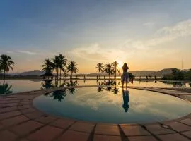 Kaengkrachan Boathouse Paradise Resort