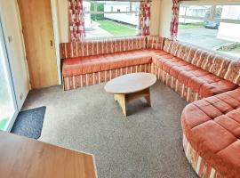 Fishguard Holiday Park, hotel in Fishguard