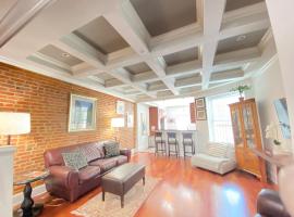 Classy Victorian Brownstone Subway Shopping, cottage in Washington, D.C.