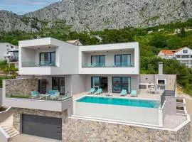 NEW! Villa Una with heated pool, 1km from the beach