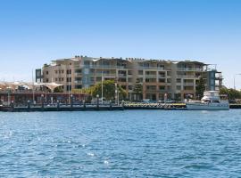 Riverside Holiday Apartments, hotel near Ballina Byron Gateway Airport - BNK, 