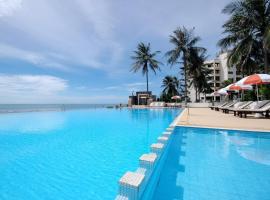 Golden Pine Beach Resort, hotell i Pran Buri
