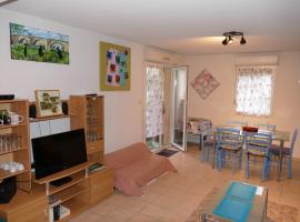 Carcassonne T3 résidentiel rez de jardin piscine, wifi, tennis, fitness, semesterboende i Carcassonne