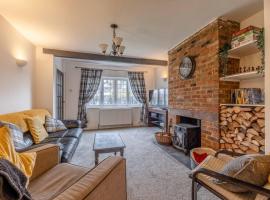 COSY HOME NEAR DORNEY, WINDSOR & Free Parking, παραθεριστική κατοικία σε Taplow