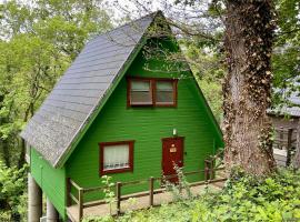 Retreat to Oak Tree Lodge - A Romantic Getaway in Devon's Finlake Resort & Spa, rental liburan di Chudleigh
