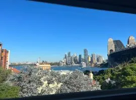 Panorama Firework View - Classic 4-Level Terrace Style Living in Kirribilli !!!