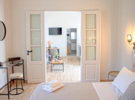 Happiness Aegina Apartments, hotel a Città di Egina