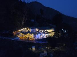 White Tara Art Retreat, отель в Ришикеше
