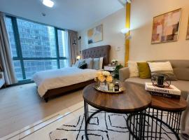 Angeliz Suites One Uptown Residence 1BR, Book Airport Shuttle, Fast Wifi, FREE Swimming, Across and walk to Uptown Shopping Mall BGC, hotel near KidZania Taguig, Manila