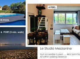 Studio mezzanine entier &agrave; 5min de la plage et de St tropez