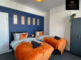 Vintage Vibes By Artisan Stays in Southend-On-Sea I Free Parking I Weekly Or Monthly Stay I Relocation & Business I Sleeps 5
