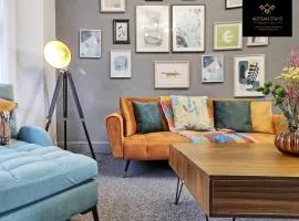 Vintage Vibes By Artisan Stays in Southend-On-Sea I PVT Parking I Weekend offer