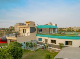 Nautical Nest by StayVista - Sea-Themed Villa with Jacuzzi & Pool, cottage in Amritsar
