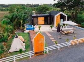 Cana Garden House 1 โฮมสเตย์, alojamiento con cocina en Ban Khok