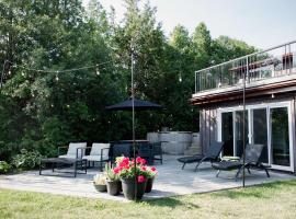 Demilune Lodge - Serene cabin with hot tub, hotel with parking in Milford