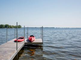 Wellers Landing - Prince Edward County Lakehouse, casa o chalet en Carrying Place