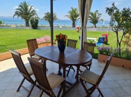 Stunning beachfront villa for rent, hotel in Metókhion Konstamonítou