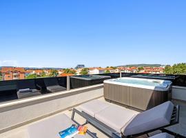 3 Bedroom Amazing Apartment In Vodice, hotel in Vodice
