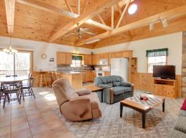 Minnesota Cabin Rental near Pelican Lake!, hotel dengan parking di Breezy Point