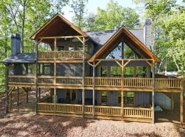 Fox Den - Amazing cabin, view, hot tub and more!