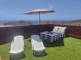 Resimar con vistas al mar en Candelaria, hotel in Santa Cruz de Tenerife