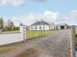 Forest View, villa in Creggs