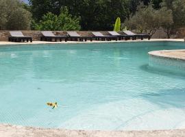 Logis d'hôte en rez de piscine, hotell sihtkohas Montignargues