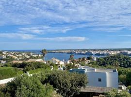 Bini Moxonia Villa de lujo con Vistas al mar, piscina, barbacoa Espectacular Jardín, hotel em Cala Llonga