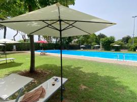 Villetta 19 - Piscina e campi da gioco - Narramondo Villas, villa í Giulianova