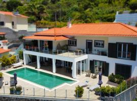 Villa Palmera by LovelyStay, villa in Arco da Calheta