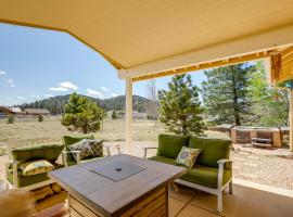 Flagstaff Vacation Rental with Yard and Hot Tub, hotelli kohteessa Elden Pueblo