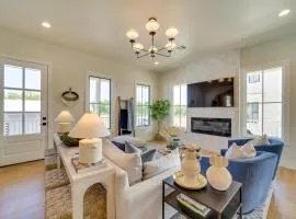 Charming Carlton Landing Home Walk to Lake!