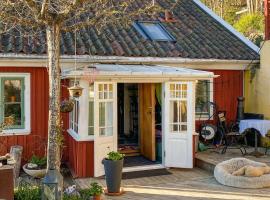 Pet Friendly Home In Vstra Tunhem With House A Panoramic View, cabaña en Västra Tunhem